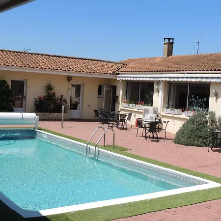 Auberge Des Charmilles 2*