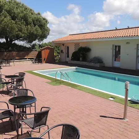 Auberge Des Charmilles 2*